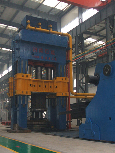 山東伊萊(lai)特8000T、100T操作機